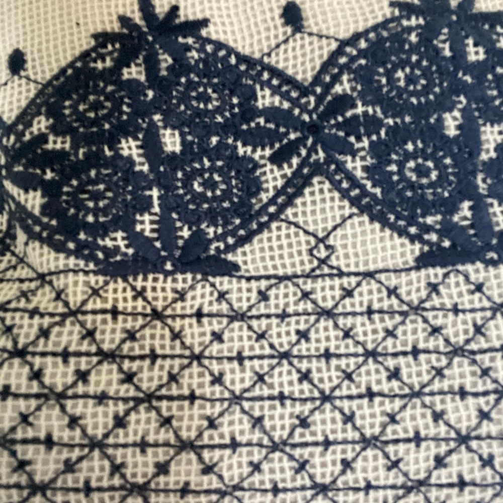 Embroidered TOP !! - Picture 9 of 10
